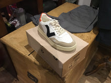 Load image into Gallery viewer, Victoria Naranja Sneakers
