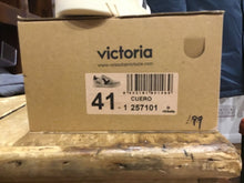 Load image into Gallery viewer, Victoria Cuero Sneakers
